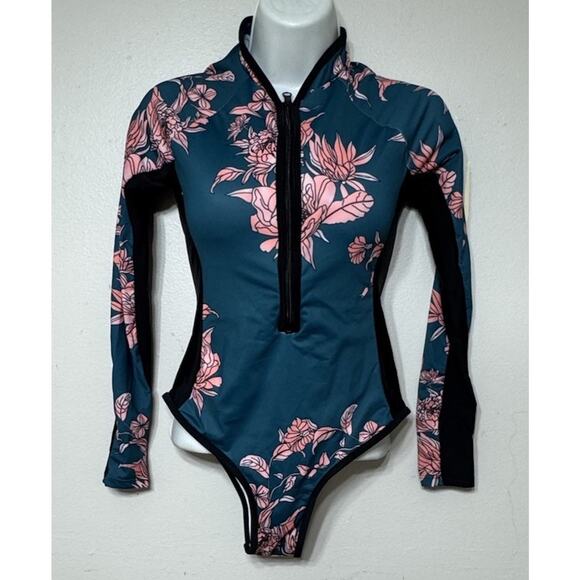 ATTRACO Rash Guard Floral Long Sleeve Swimsuit UPF 50+ Women’s Size Small NEW - Picture 1 of 8